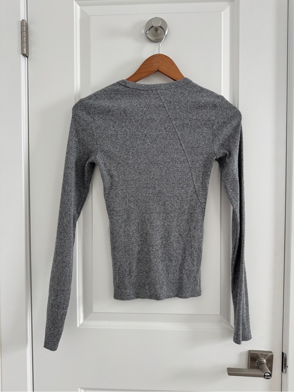 RAG & BONE
ESSENTIAL LONG SLEEVE T-SHIRT - GRAY
$165.00 size S small Gently used - Picture 5 of 11